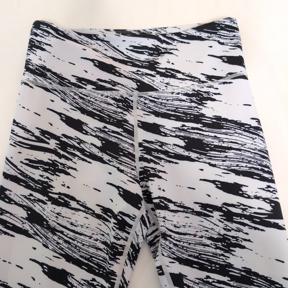 Zyia High-Waist Black & White Print Leggings Size 6 - Picture 5 of 5